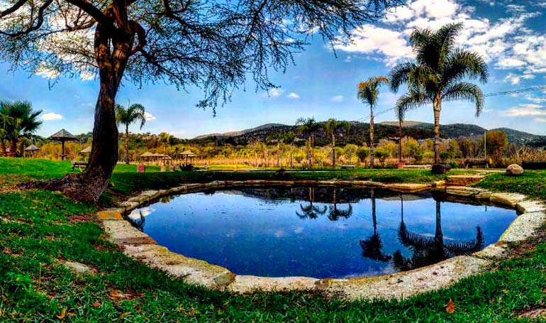 Tour El Bañito Aguas Termales en Atotonilco Hidalgo con Tour Sin Límites