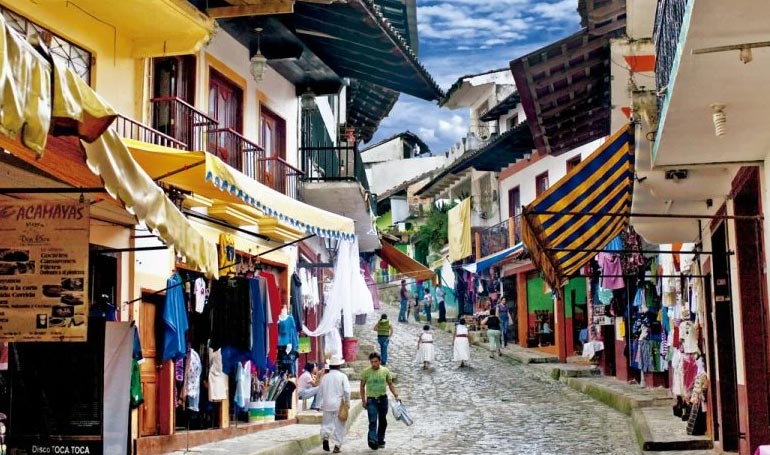 Tour Cuetzalan y Poza Pata de Perro con Tour Sin Límites